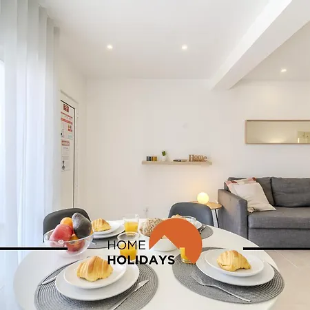 #170 Pateo Flat By Holidays *
