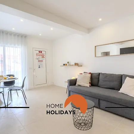 #170 Pateo Flat By Holidays *